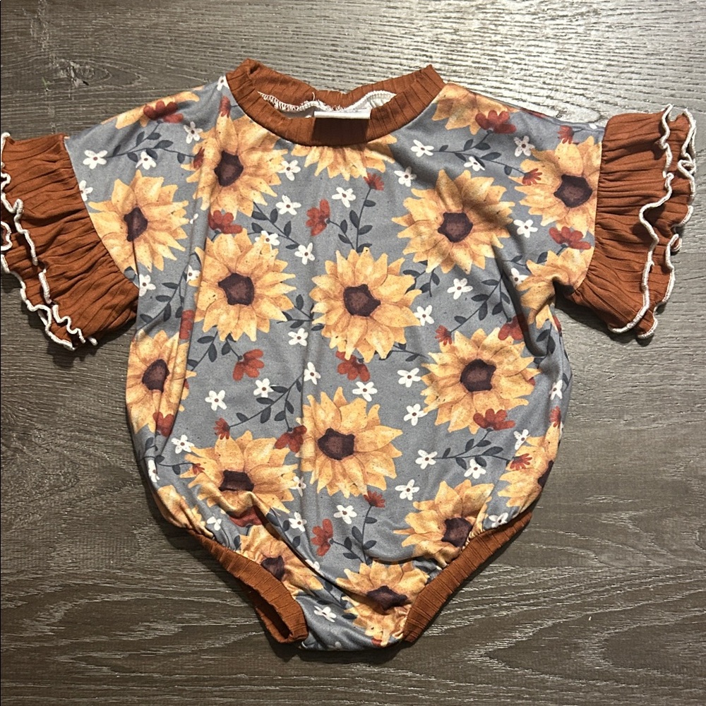 Sunflower Patterned Bodysuit with Ruffled Sleeves Sz 12-18 Months Dilly Bums